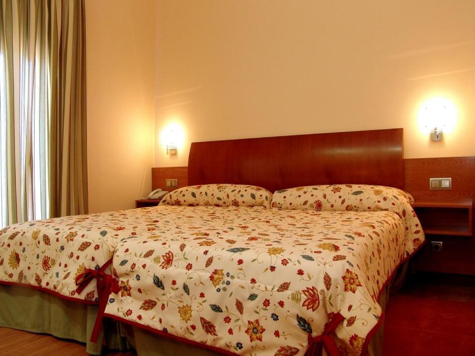 Hotel Complejo El Carrascal Muñana Esterno foto